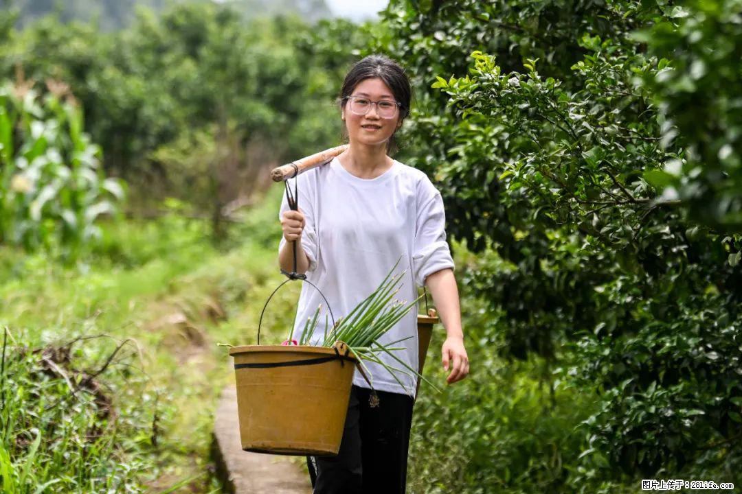 全网追的“扁担女孩”，找了一份暑假工，时薪12元 - 拉萨生活资讯 - 拉萨28生活网 lasa.28life.com